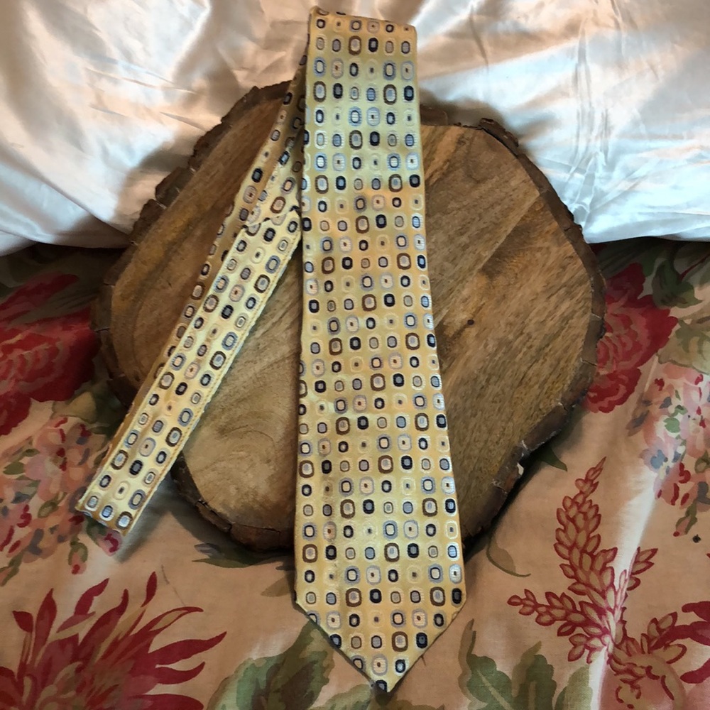 TASSO ELBA Spa Mens Tie Handmade 100% Silk 
Brilliant Gold w/Brown & Blue $68NEW